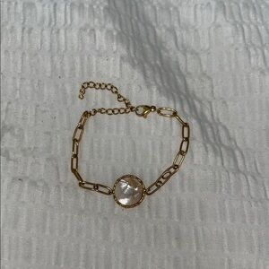Elegant Gold Chain Bracelet with Pearl Accent